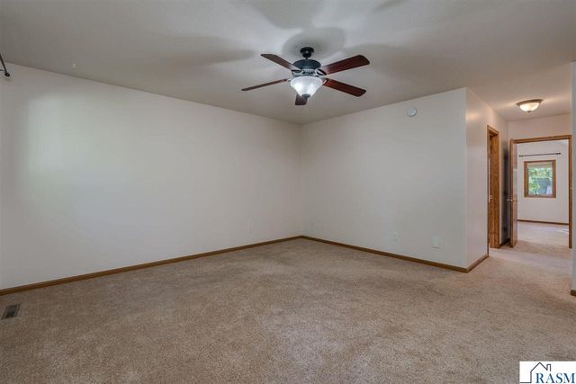 2100 Peregrine Lane, North Mankato, MN 56003