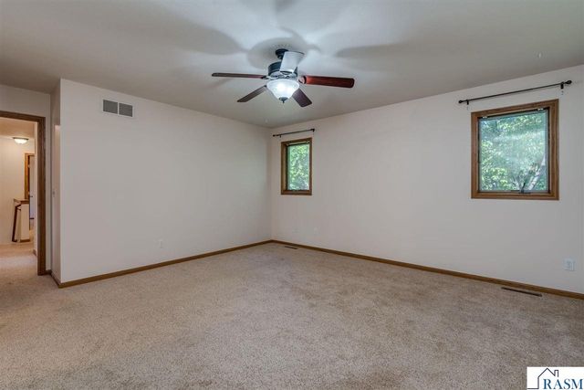 2100 Peregrine Lane, North Mankato, MN 56003