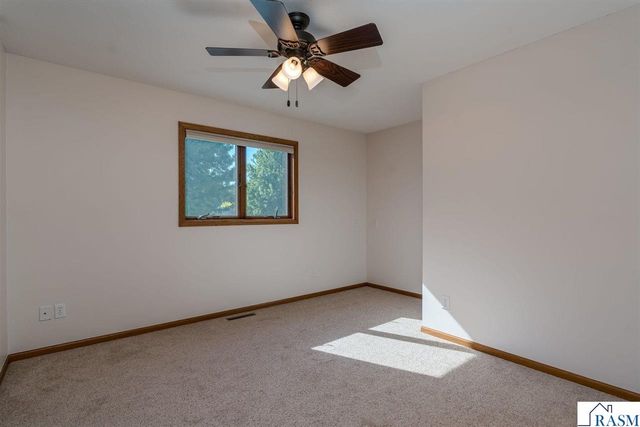 2100 Peregrine Lane, North Mankato, MN 56003