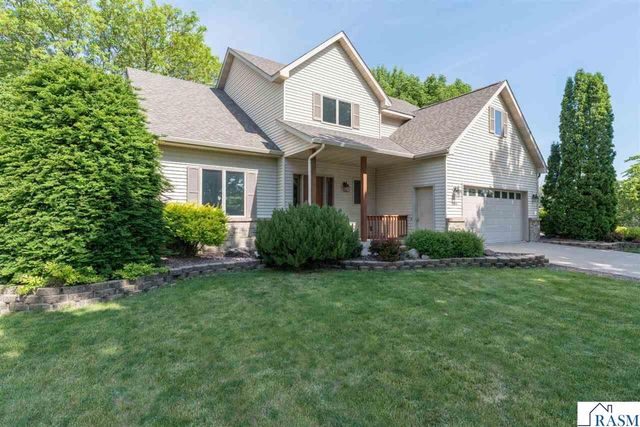 2100 Peregrine Lane, North Mankato, MN 56003