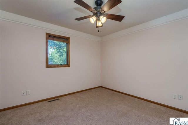 2100 Peregrine Lane, North Mankato, MN 56003