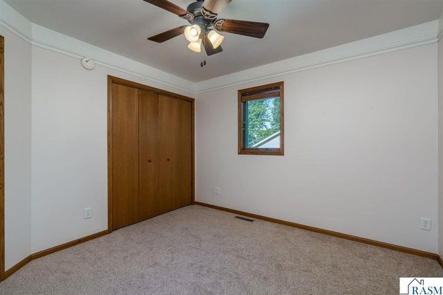 2100 Peregrine Lane, North Mankato, MN 56003