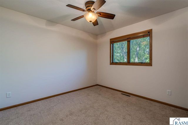 2100 Peregrine Lane, North Mankato, MN 56003