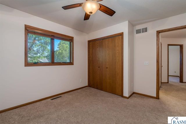 2100 Peregrine Lane, North Mankato, MN 56003