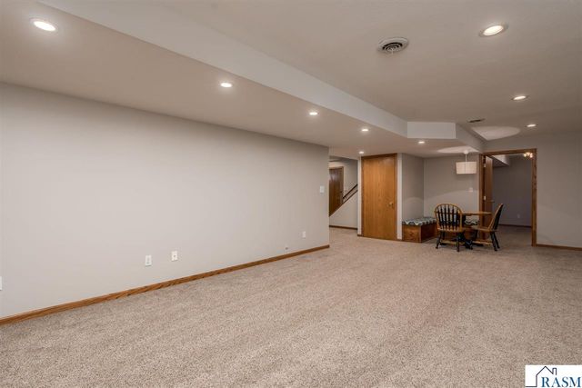 2100 Peregrine Lane, North Mankato, MN 56003