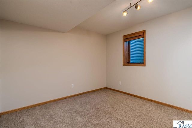 2100 Peregrine Lane, North Mankato, MN 56003