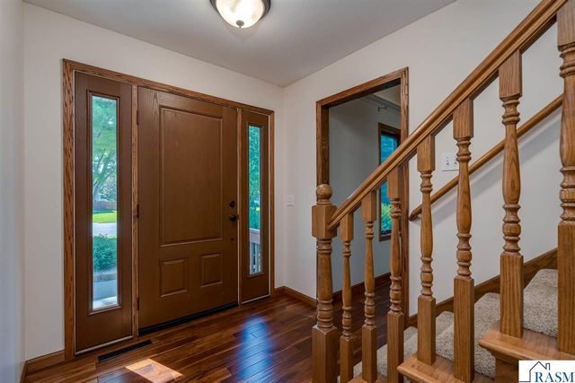 2100 Peregrine Lane, North Mankato, MN 56003