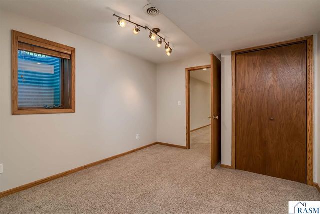 2100 Peregrine Lane, North Mankato, MN 56003