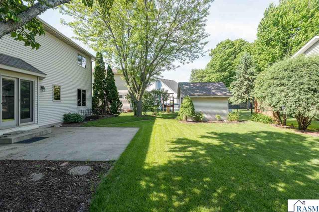 2100 Peregrine Lane, North Mankato, MN 56003