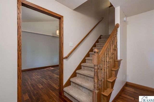 2100 Peregrine Lane, North Mankato, MN 56003