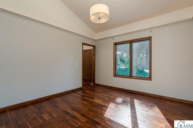 2100 Peregrine Lane, North Mankato, MN 56003