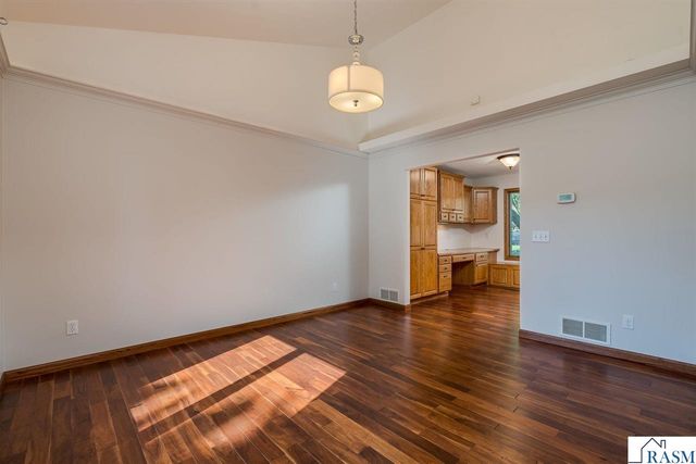 2100 Peregrine Lane, North Mankato, MN 56003
