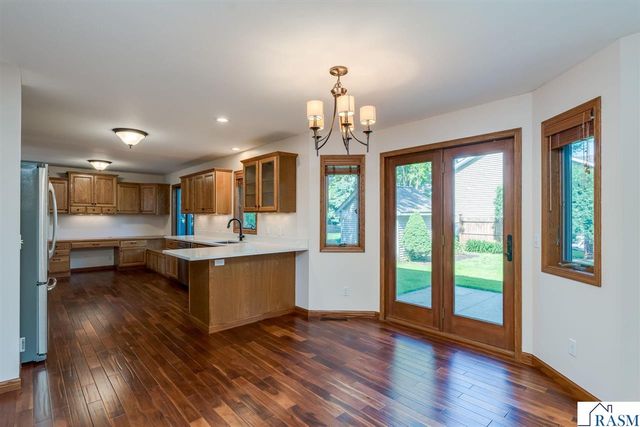 2100 Peregrine Lane, North Mankato, MN 56003