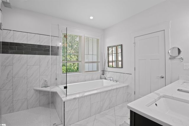 2 Country Squire Court, Greenville, SC 19615