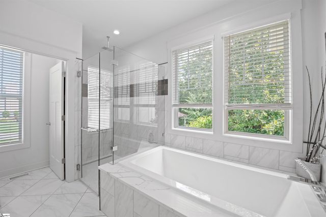 2 Country Squire Court, Greenville, SC 19615