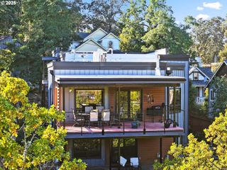 515 E 4TH St #2, Hood River, OR 97031