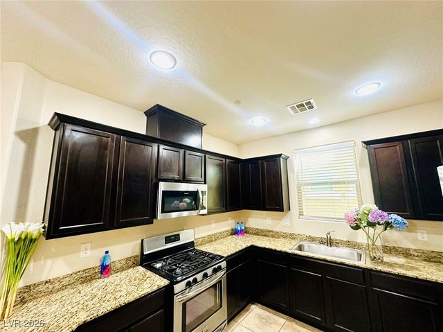 6157 Scarlet Leaf Street, Las Vegas, NV 89148