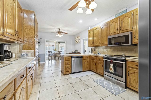 22302 Choctaw Lane, Athens, AL 35613