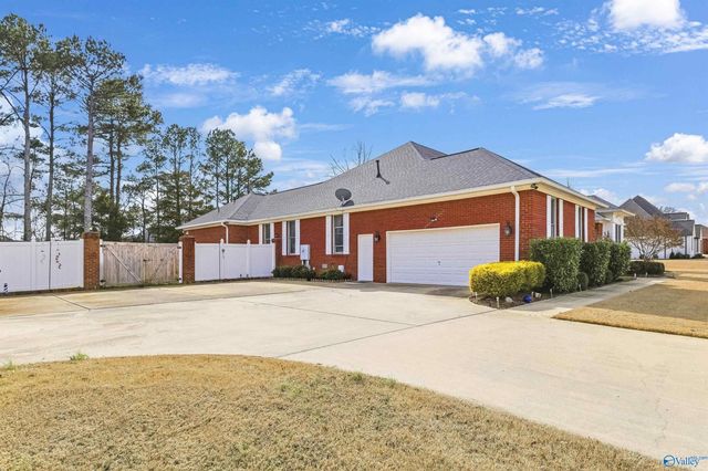 22302 Choctaw Lane, Athens, AL 35613