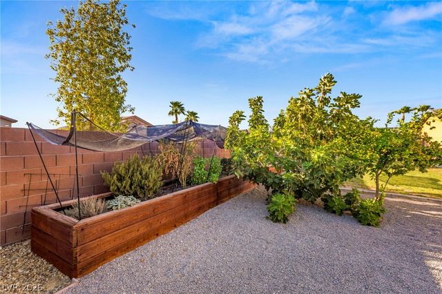 327 Castle Wynd Avenue, Las Vegas, NV 89183