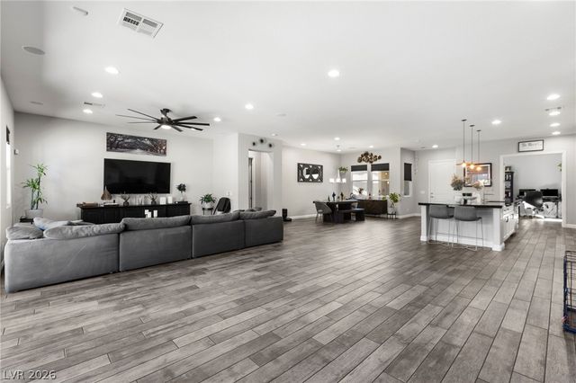 327 Castle Wynd Avenue, Las Vegas, NV 89183