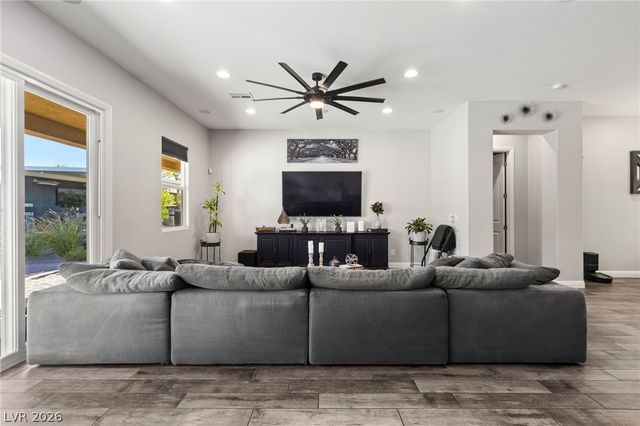 327 Castle Wynd Avenue, Las Vegas, NV 89183