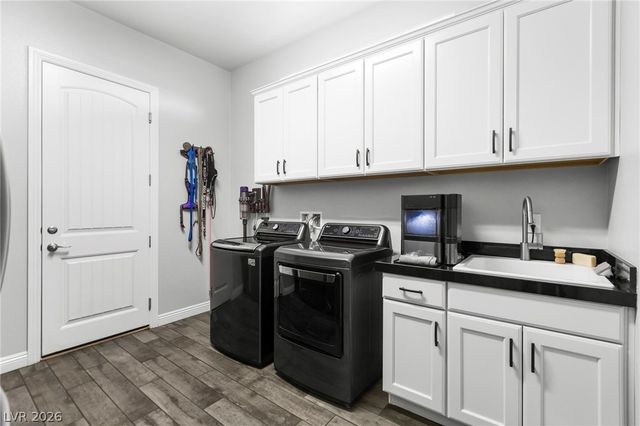 327 Castle Wynd Avenue, Las Vegas, NV 89183