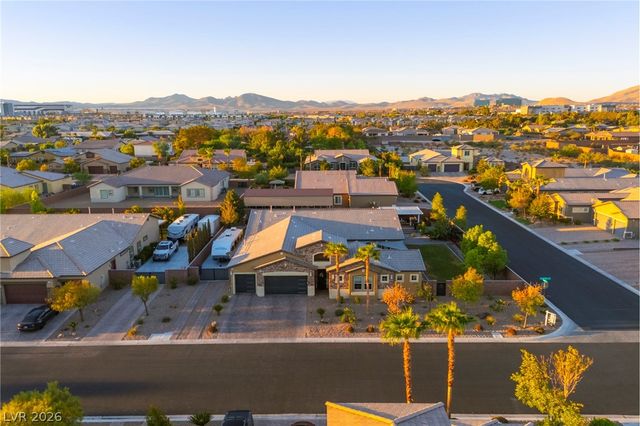 327 Castle Wynd Avenue, Las Vegas, NV 89183
