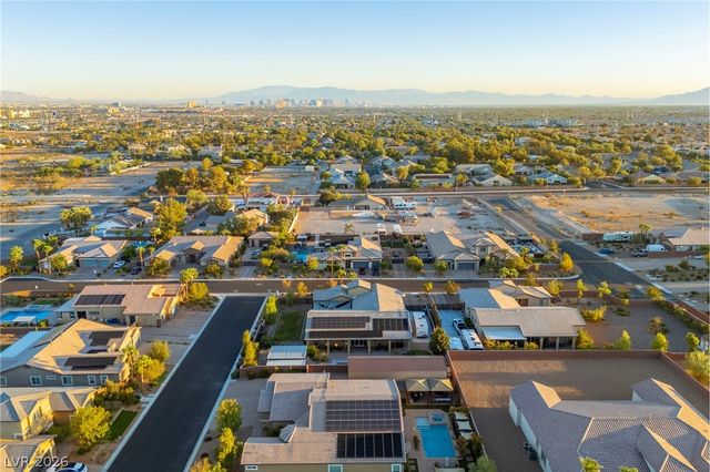 327 Castle Wynd Avenue, Las Vegas, NV 89183