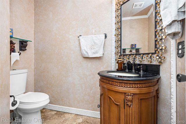 7295 W Maple Road, West Bloomfield Charter Township, MI 48322