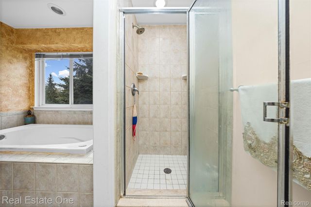 7295 W Maple Road, West Bloomfield Charter Township, MI 48322
