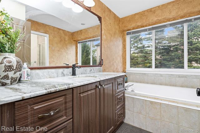 7295 W Maple Road, West Bloomfield Charter Township, MI 48322