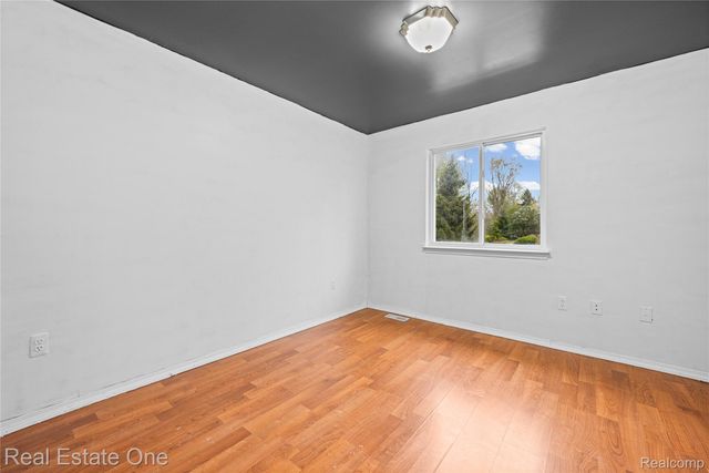 7295 W Maple Road, West Bloomfield Charter Township, MI 48322