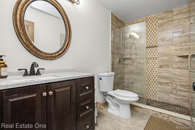 7295 W Maple Road, West Bloomfield Charter Township, MI 48322