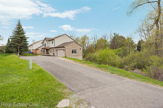 7295 W Maple Road, West Bloomfield Charter Township, MI 48322