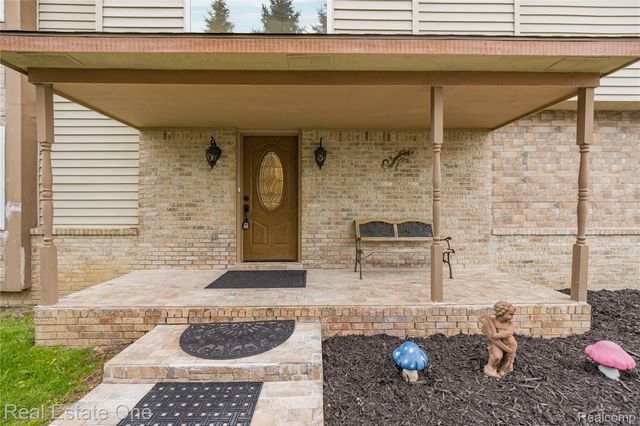 7295 W Maple Road, West Bloomfield Charter Township, MI 48322