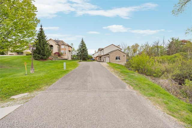 7295 W Maple Road, West Bloomfield Charter Township, MI 48322