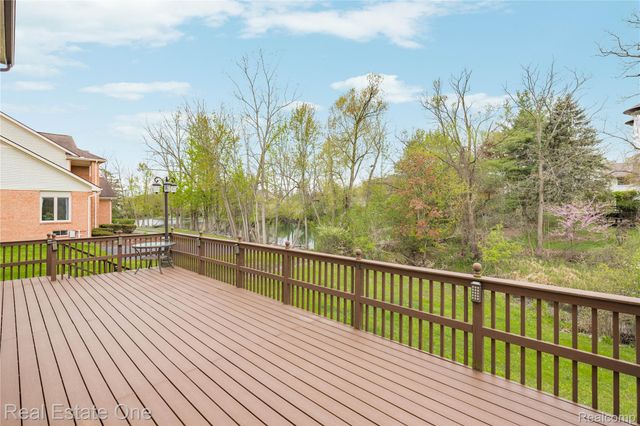 7295 W Maple Road, West Bloomfield Charter Township, MI 48322
