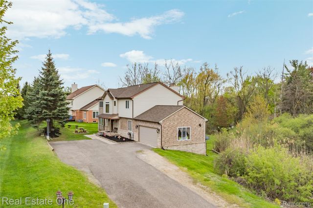 7295 W Maple Road, West Bloomfield Charter Township, MI 48322