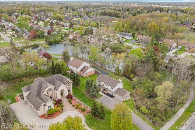7295 W Maple Road, West Bloomfield Charter Township, MI 48322