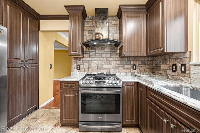 7295 W Maple Road, West Bloomfield Charter Township, MI 48322