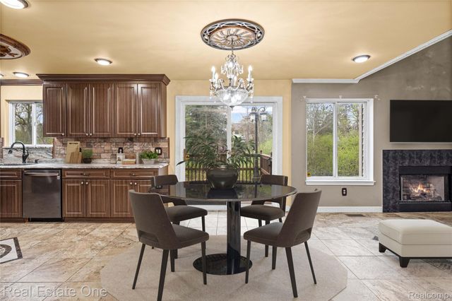 7295 W Maple Road, West Bloomfield Charter Township, MI 48322