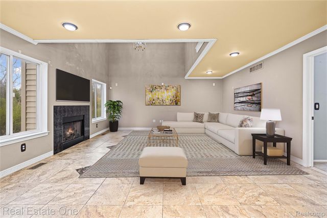 7295 W Maple Road, West Bloomfield Charter Township, MI 48322