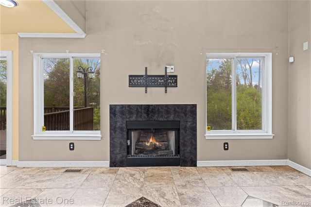 7295 W Maple Road, West Bloomfield Charter Township, MI 48322