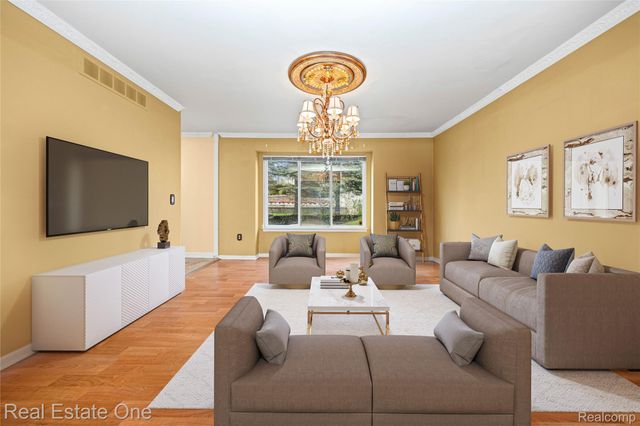 7295 W Maple Road, West Bloomfield Charter Township, MI 48322