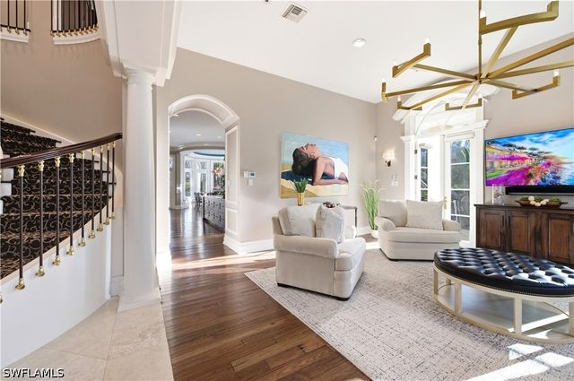 40 5th AVE S, Naples, FL 34102