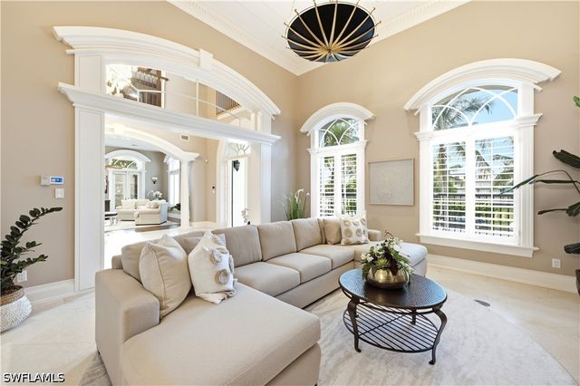 40 5th AVE S, Naples, FL 34102