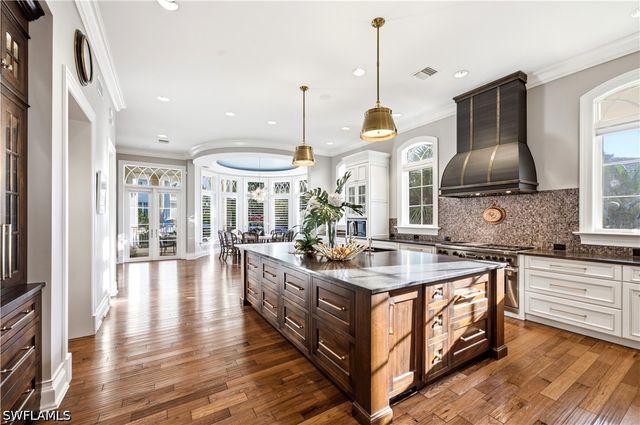 40 5th AVE S, Naples, FL 34102