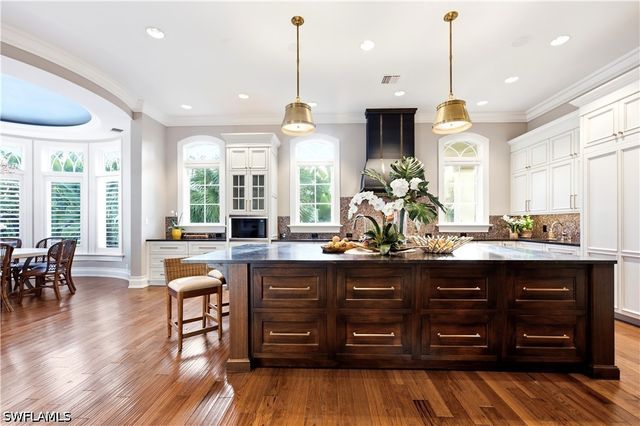 40 5th AVE S, Naples, FL 34102