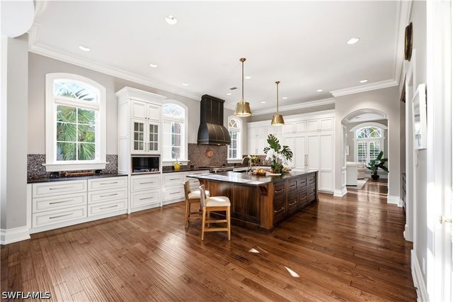 40 5th AVE S, Naples, FL 34102